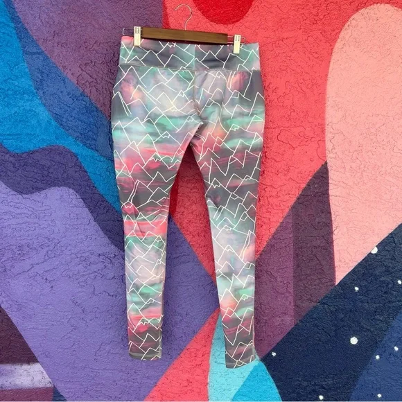 Yoga pants mountains and pastel sky size medium - Picture 2 of 4